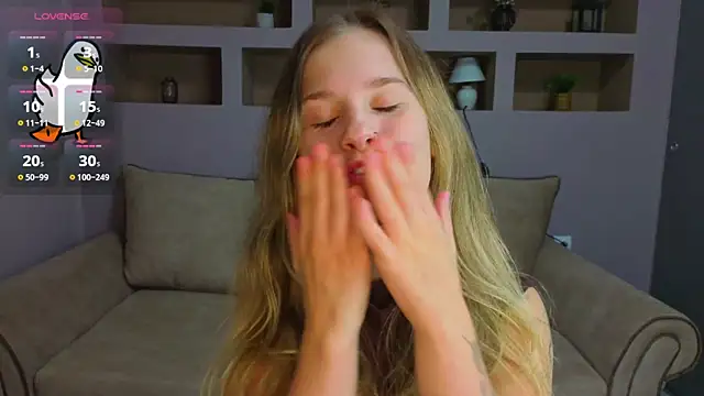 LinaCristonsen online show from 10/09/25, 04:49