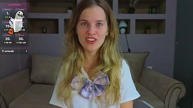 LinaCristonsen online show from 10/25/25, 02:24