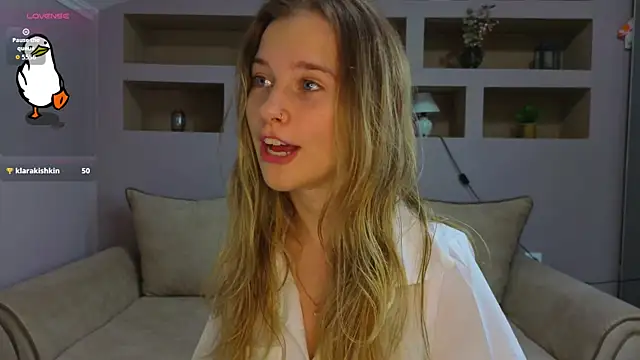 LinaCristonsen online show from 10/30/25, 04:08