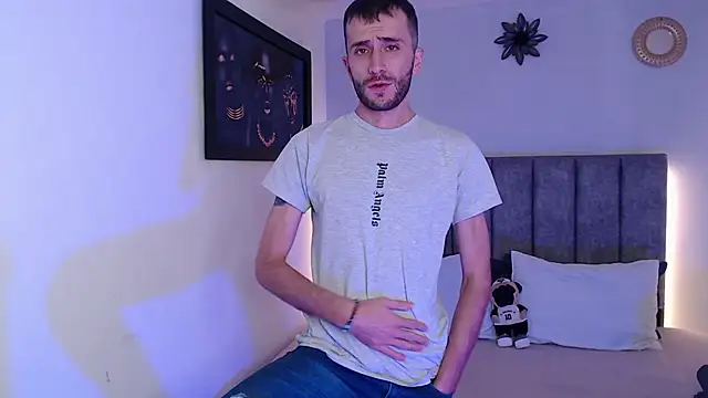 Snapshot of evil_boys_77 chatting on 01/05/25, 11:37 evil boys 77 online show from 01/05/25, 11:37