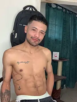 Snapshot of evil_boys_77 chatting on 02/02/25, 01:52 evil boys 77 online show from 02/02/25, 01:52