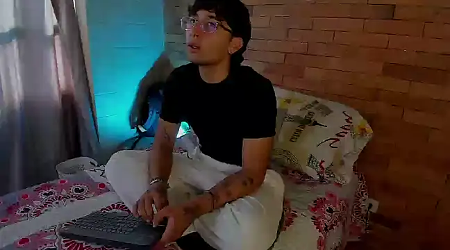 Snapshot of Dereck_Dickson chatting on 12/17/24, 12:22 Dereck Dickson online show from 12/17/24, 12:22