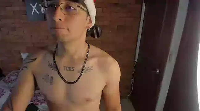 Snapshot of Dereck_Dickson chatting on 12/18/24, 05:42 Dereck Dickson online show from 12/18/24, 05:42