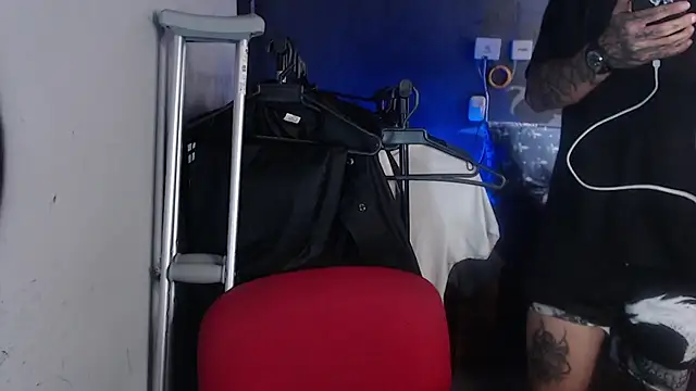 Snapshot of Dereck_Dickson chatting on 10/21/25, 04:08 Dereck Dickson online show from 10/21/25, 04:08