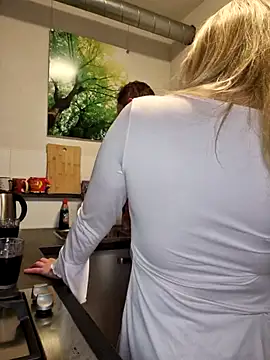 Snapshot of CoupleKitty chatting on 11/04/25, 07:02 CoupleKitty online show from 11/04/25, 07:02