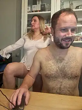 Snapshot of CoupleKitty chatting on 11/09/25, 09:35 CoupleKitty online show from 11/09/25, 09:35