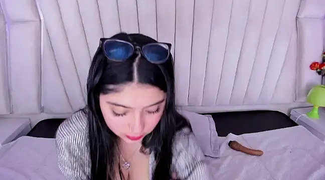 Lucy Anall  online show from 12/17/24, 10:32