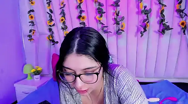 Lucy Anall  online show from 02/02/25, 01:12