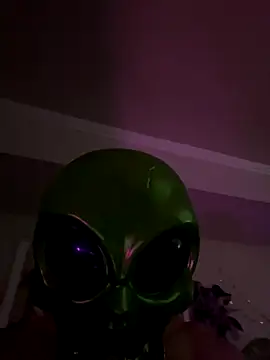 Snapshot of MaxdaBesttime chatting on 11/19/25, 10:26 MaxdaBesttime online show from 11/19/25, 10:26