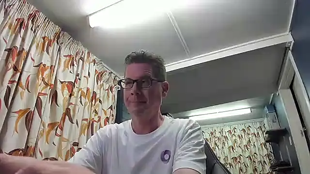 Snapshot of tilobinder chatting on 12/11/24, 01:06 tilobinder online show from 12/11/24, 01:06