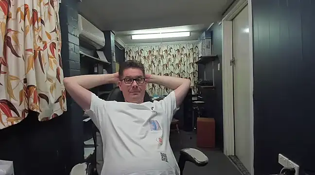 Snapshot of tilobinder chatting on 12/13/24, 06:27 tilobinder online show from 12/13/24, 06:27