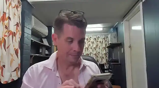 Snapshot of tilobinder chatting on 12/14/24, 04:20 tilobinder online show from 12/14/24, 04:20