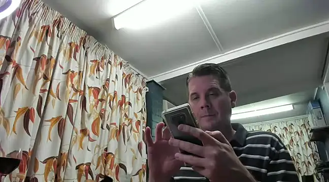 Snapshot of tilobinder chatting on 12/21/24, 12:59 tilobinder online show from 12/21/24, 12:59