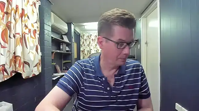 Snapshot of tilobinder chatting on 12/25/24, 04:00 tilobinder online show from 12/25/24, 04:00