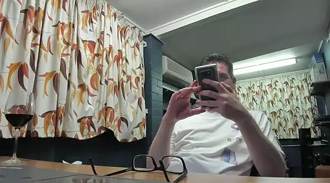 Snapshot of tilobinder chatting on 12/27/24, 02:22 tilobinder online show from 12/27/24, 02:22