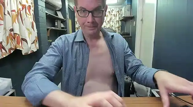 Snapshot of tilobinder chatting on 12/28/24, 03:26 tilobinder online show from 12/28/24, 03:26