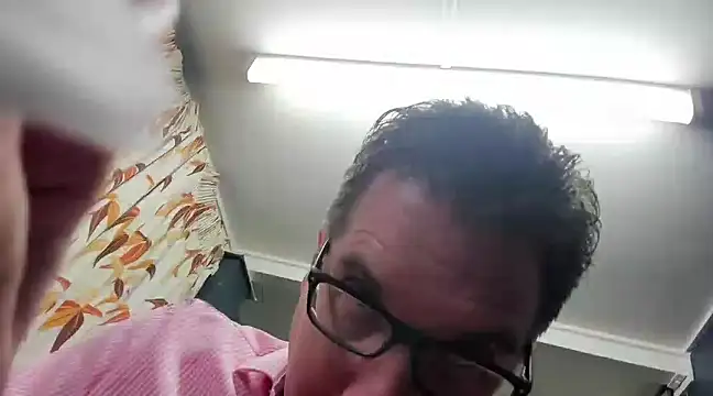 Snapshot of tilobinder chatting on 01/23/25, 12:52 tilobinder online show from 01/23/25, 12:52