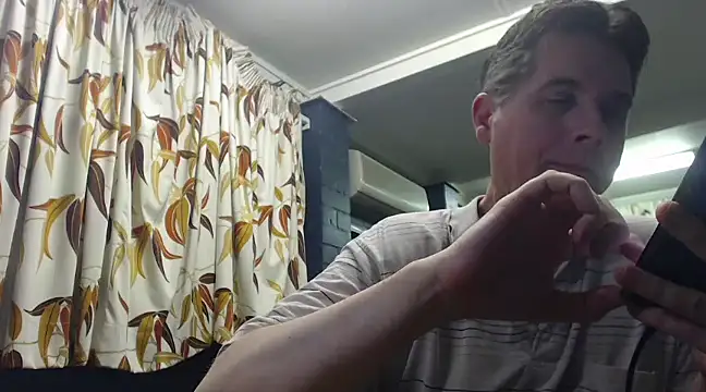 Snapshot of tilobinder chatting on 03/21/25, 12:06 tilobinder online show from 03/21/25, 12:06