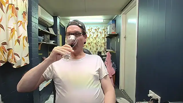 Snapshot of tilobinder chatting on 09/12/25, 01:44 tilobinder online show from 09/12/25, 01:44