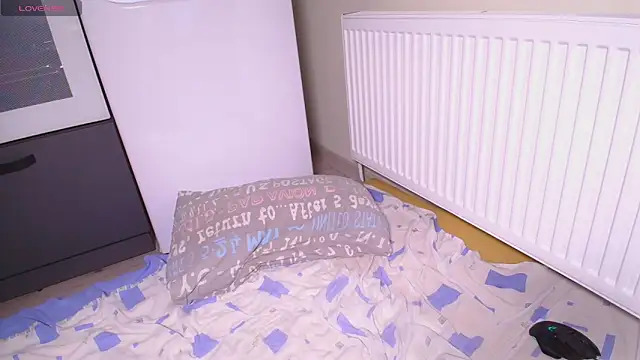 Snapshot of CutiePie3 chatting on 01/04/25, 07:34 CutiePie3 online show from 01/04/25, 07:34