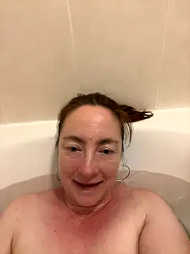 LouiseTswing online show from 12/01/24, 04:40