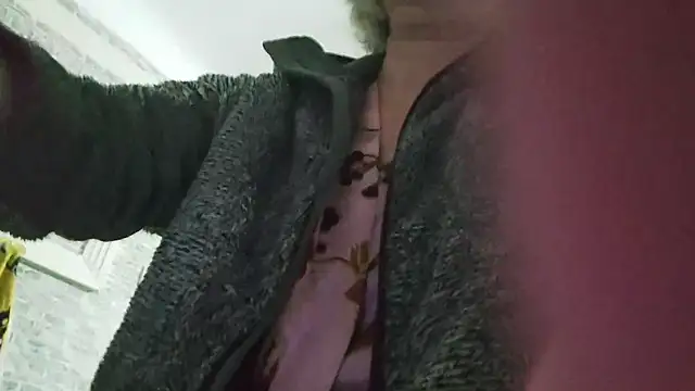 EdithManning online show from 01/15/25, 03:43