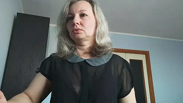 Snapshot of EdithManning chatting on 03/20/26, 06:29 EdithManning online show from 03/20/26, 06:29