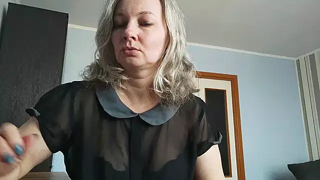 Snapshot of EdithManning chatting on 03/21/26, 08:19 EdithManning online show from 03/21/26, 08:19