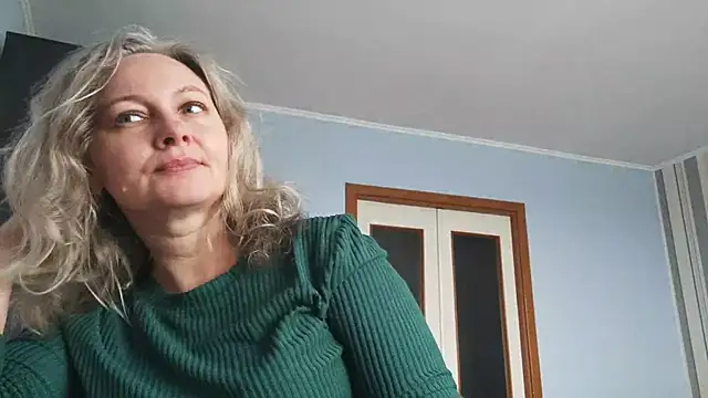 Snapshot of EdithManning chatting on 04/25/26, 06:49 EdithManning online show from 04/25/26, 06:49