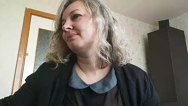 Snapshot of EdithManning chatting on 05/05/26, 05:26 EdithManning online show from 05/05/26, 05:26