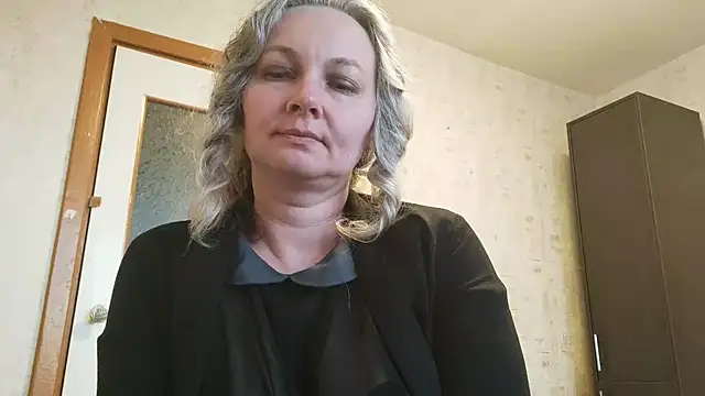 Snapshot of EdithManning chatting on 05/05/26, 05:32 EdithManning online show from 05/05/26, 05:32