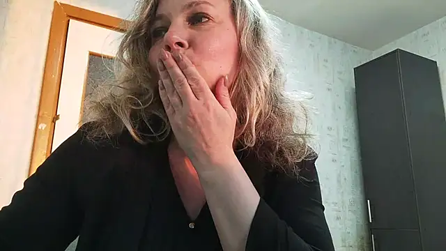Snapshot of EdithManning chatting on 05/11/26, 05:32 EdithManning online show from 05/11/26, 05:32