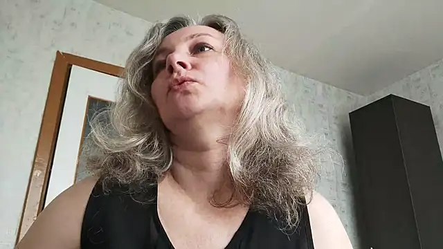 Snapshot of EdithManning chatting on 05/12/26, 07:05 EdithManning online show from 05/12/26, 07:05
