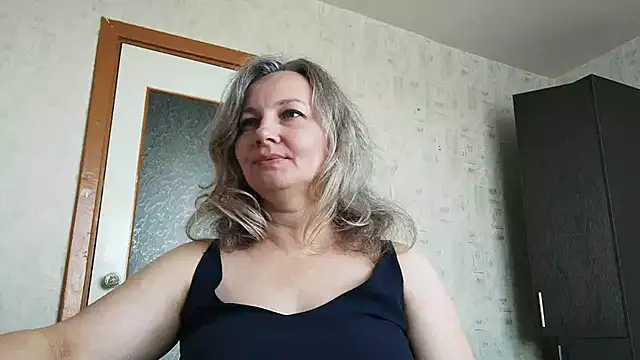 Snapshot of EdithManning chatting on 05/24/26, 06:29 EdithManning online show from 05/24/26, 06:29