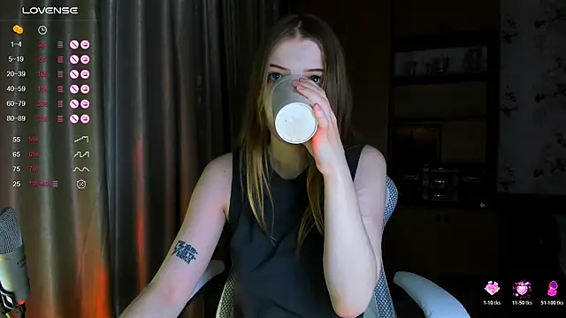 princessaalicc online show from 12/14/25, 01:49