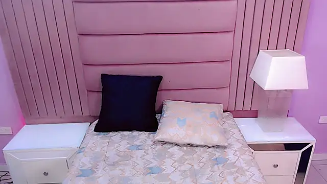 Snapshot of SexyValeriaa chatting on 01/10/25, 03:37 SexyValeriaa online show from 01/10/25, 03:37