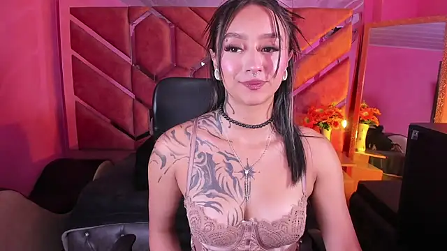 Miaa Thopmson online show from 03/24/26, 07:52