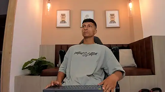 wolf james123 online show from 02/03/25, 01:51