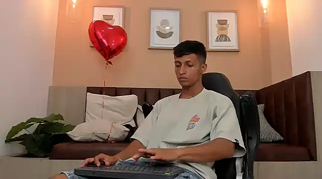 wolf james123 online show from 02/08/25, 07:27