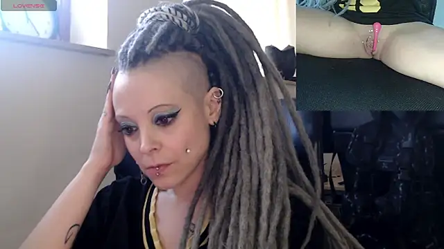 Snapshot of EdgesOfReality chatting on 01/14/26, 11:38 EdgesOfReality online show from 01/14/26, 11:38