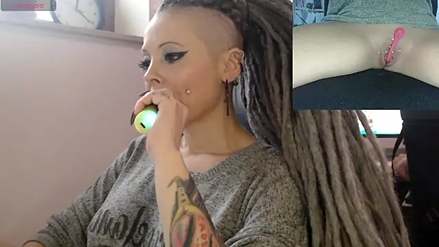 Snapshot of EdgesOfReality chatting on 01/15/26, 10:42 EdgesOfReality online show from 01/15/26, 10:42