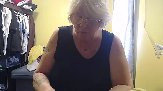 Snapshot of canadiancougar1965 chatting on 02/16/26, 04:03 canadiancougar1965 online show from 02/16/26, 04:03