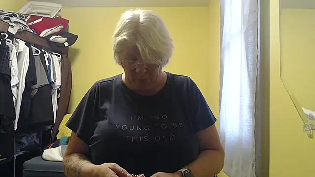 Snapshot of canadiancougar1965 chatting on 02/18/26, 04:25 canadiancougar1965 online show from 02/18/26, 04:25