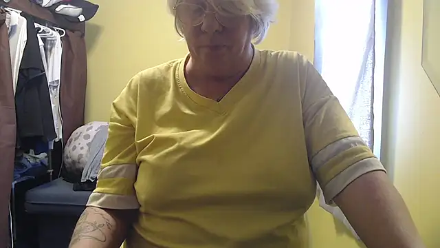 Snapshot of canadiancougar1965 chatting on 02/24/26, 04:16 canadiancougar1965 online show from 02/24/26, 04:16