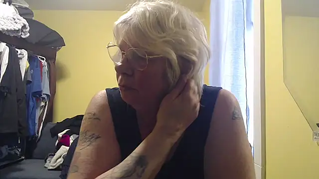 Snapshot of canadiancougar1965 chatting on 03/20/26, 04:34 canadiancougar1965 online show from 03/20/26, 04:34