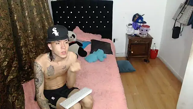 Snapshot of Kitty_and_jake chatting on 03/18/25, 03:42 Kitty and jake online show from 03/18/25, 03:42