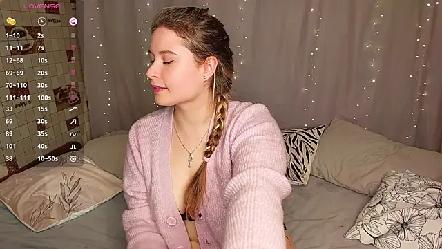 sophie  lee online show from 10/13/25, 03:45