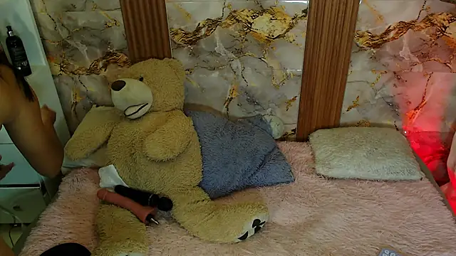 zoey-fox online show from 11/24/25, 11:04