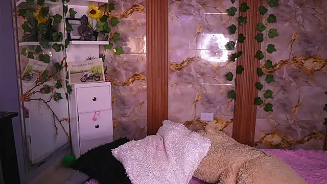 zoey-fox online show from 04/20/26, 12:13