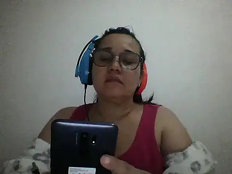 Snapshot of gaby0075 chatting on 12/04/24, 10:19 gaby0075 online show from 12/04/24, 10:19